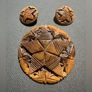 VINTAGE FOLK ART STAR CARVED PIERCED WOOD PIN BROOCH CLIP ON EARRING SET